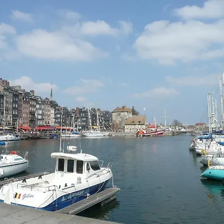 Les Logis D'agnes Apartment